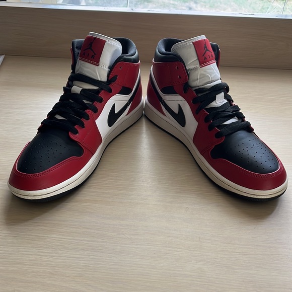 Size 8 - 2020 Jordan 1 Mid Chicago Black Toe‼️ - Picture 7 of 17